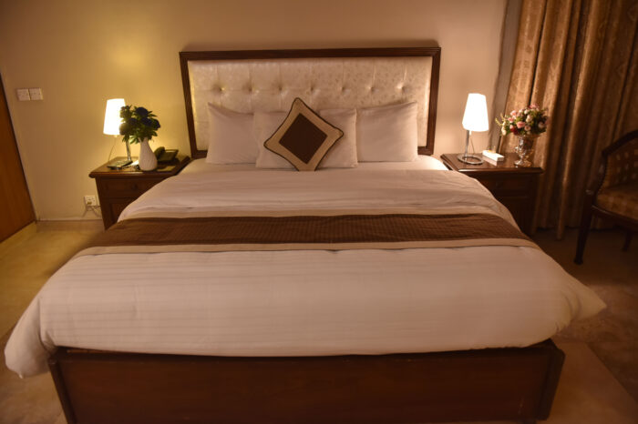 shalimar_master_bed_room